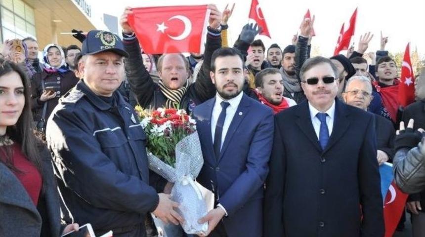 Uşak &Uuml;niversitesi Şehitler Anısına Y&uuml;r&uuml;d&uuml;