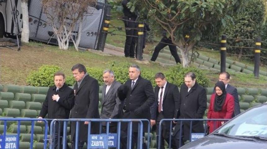 Ekonomi Bakanı Nihat Zeybek&ccedil;i, İran İletişim Ve Bilgi Teknolojileri Bakanı Vaizi İle Şehitler Tepesi&rsquo;ni Ziyaret Etti