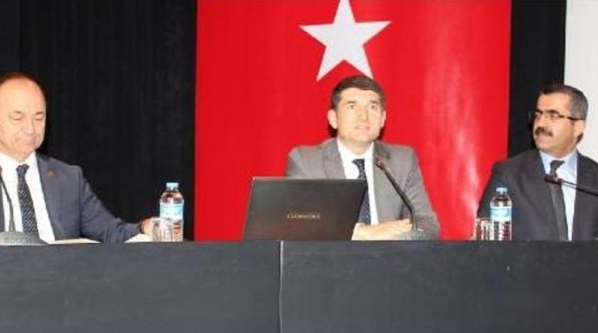 Rekt&ouml;r Prof. Dr. &Ccedil;ağrı Erhan: &ldquo;Batı, Halep Konusunda Başını Kuma G&ouml;mm&uuml;ş Durumda&rdquo;