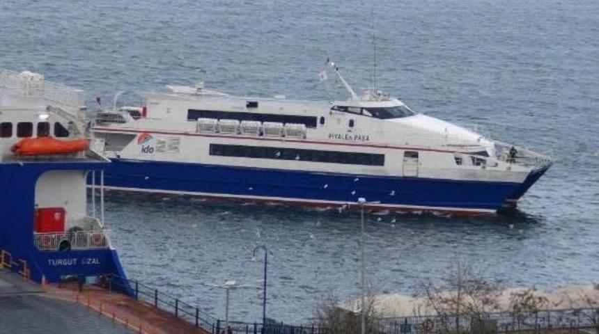 Bandırma'da Fırtınaya Yakalanan Deniz Otob&uuml;s&uuml; Geri D&ouml;nmek Zorunda Kaldı