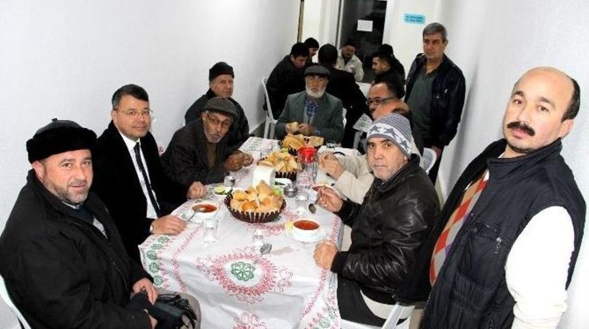 Cami Cemaatine &Ccedil;orba İkramı