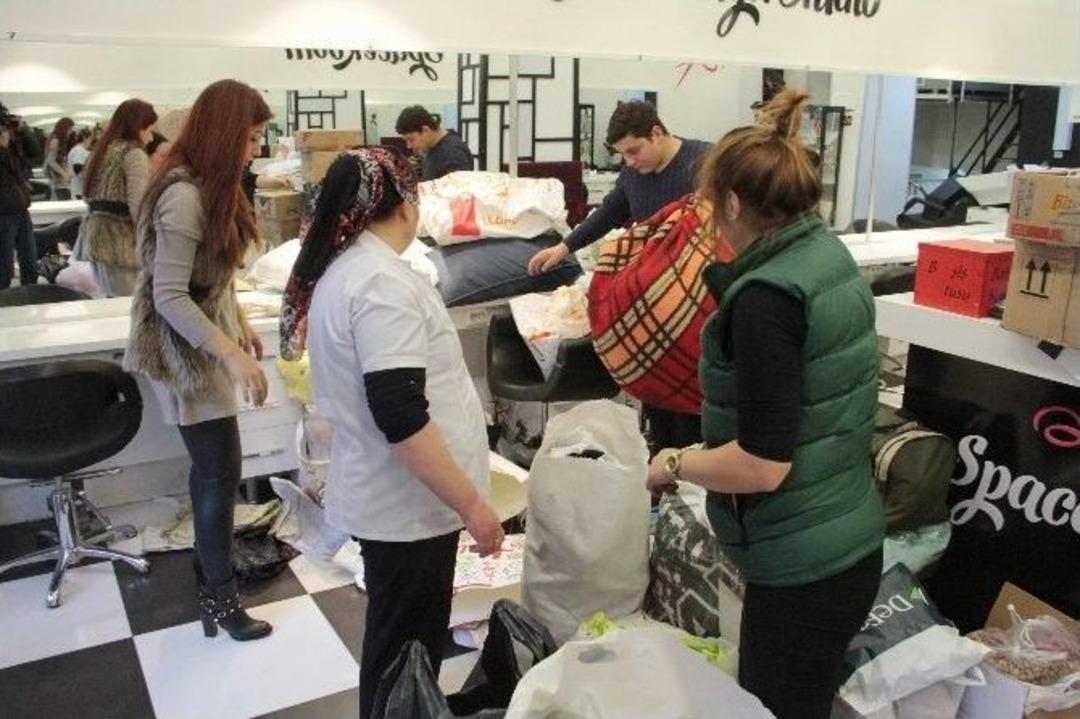 Kuaf&ouml;r Halep İ&ccedil;in Bir G&uuml;nde 4 Kamyon Yardım Topladı