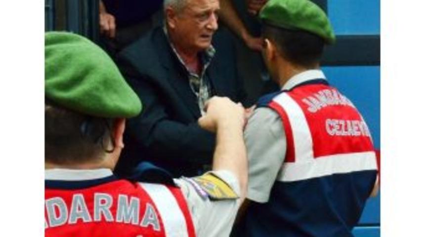 Komşusunu Silahla Yaralayan Sanığın Yargılanmasına Devam Edildi