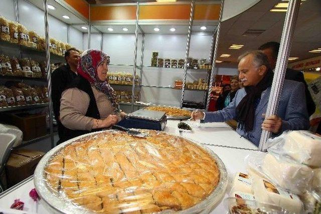 Hediyelik Eşya Fuarı Bayraklı’da Kapılarını Açtı