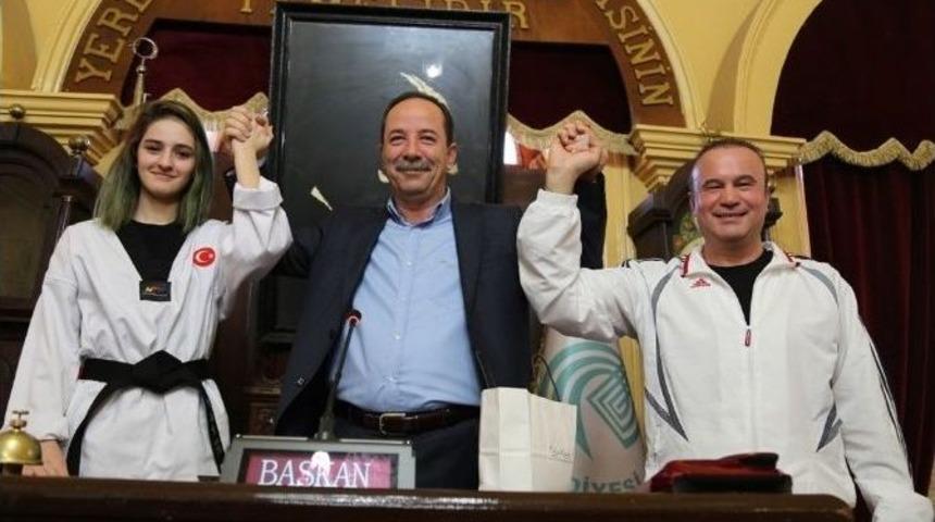 Edirne Belediyespor Tekvando Kul&uuml;b&uuml;&rsquo;nden G&uuml;rkan&rsquo;a Ziyaret