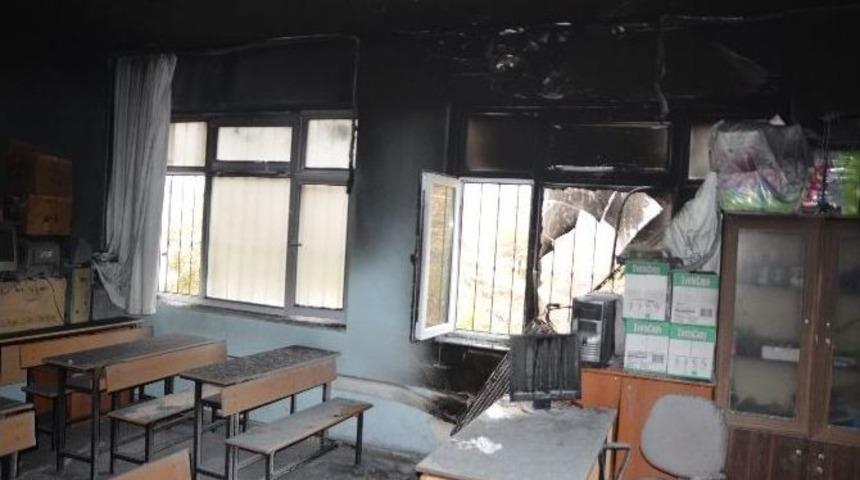 Okulda Yangın Paniği