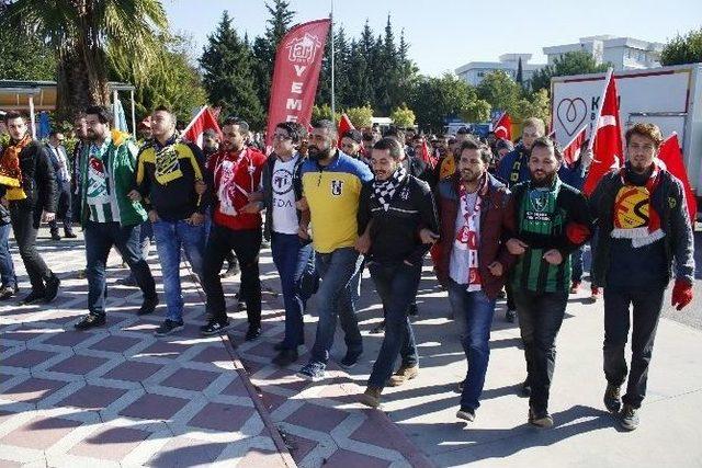 A&uuml; Taraftar Gruplarından Ter&ouml;r Protestosu 1
