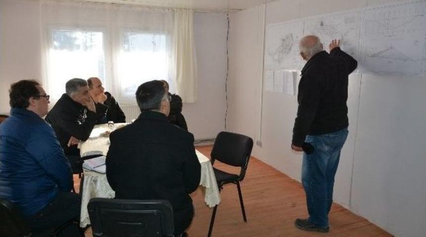 Dsi B&ouml;lge M&uuml;d&uuml;r&uuml; Coşkun, Kaş S&uuml;tleğen Barajını İnceledi