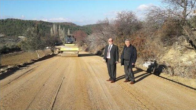 Kırkağaç-akhisar Yolunda Asfalt Çalışması