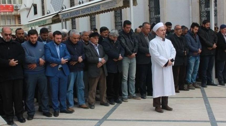 Halep&rsquo;te Hayatını Kaybedenler İ&ccedil;in Gıyabi Cenaze Namazı Kılındı