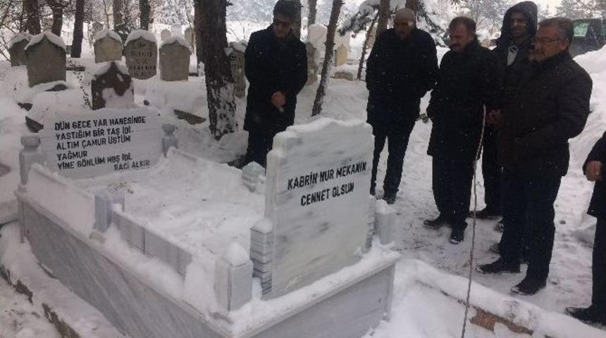 "t&uuml;rk&uuml; Paşa" Raci Alkır &Ouml;l&uuml;m&uuml;n&uuml;n 5. Yıld&ouml;n&uuml;m&uuml;nde Mezarı Başında Anıldı