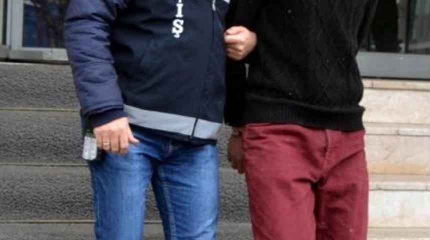 4 Suriyeli, Iraklı Emlak&ccedil;ıyı Parası I&ccedil;in &Ouml;ld&uuml;rmekten G&ouml;zaltında