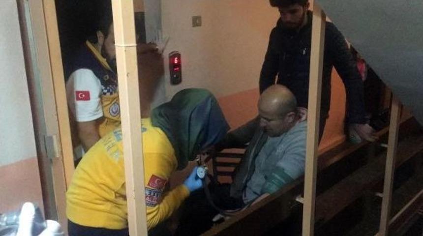 Asans&ouml;r&uuml;n Bakımını Yaparken Ayağı Sıkıştı