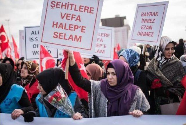 Cuma Namazı Sonrası Şehitler Tepesi'nde Terörü Lanetlediler