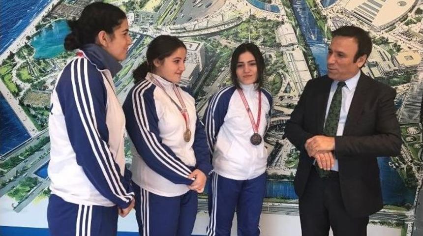 Başkan Gen&ccedil;, Şampiyon Boks&ouml;rleri Ağırladı