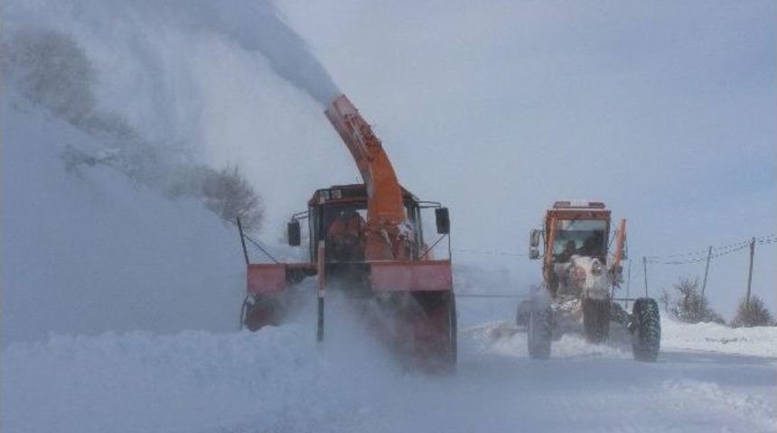 Elazığ’da Kapalı 400 Köy Yolundan 82’si Açıldı