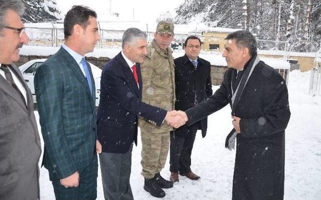 Tatvan Kaymakamı Özkan Göreve Başladı 2