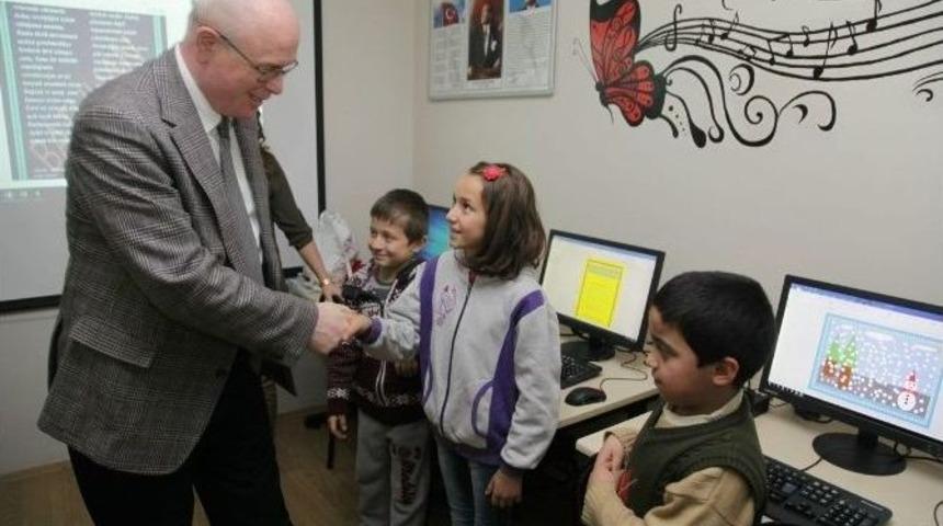 Kitap Tutkunlarına Başkan Kurt’tan Destek