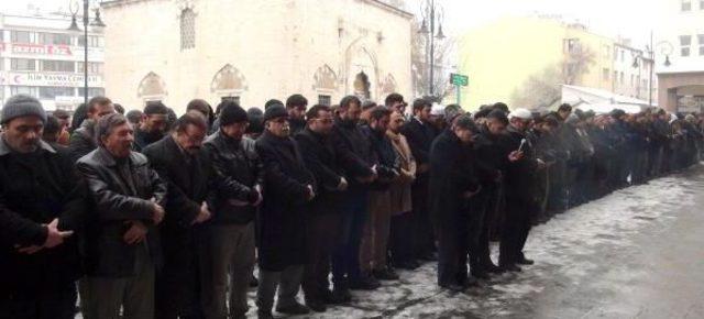 Halep’Te Öldürülen Siviller Için Konya’Da Gıyabi Cenaze Namazı Kılındı