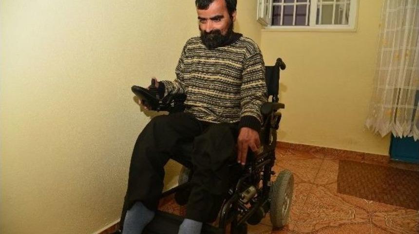 Atilla&rsquo;dan Engelli Vatandaşa Ak&uuml;l&uuml; Sandalye