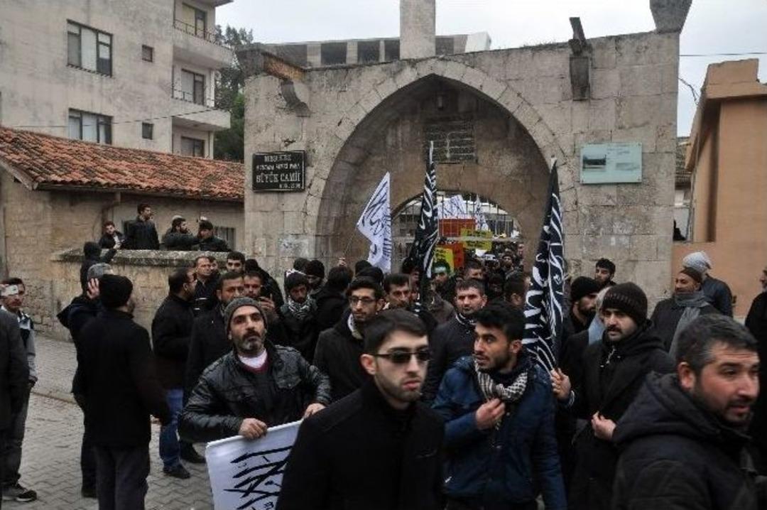 Reyhanlı&rsquo;da T&uuml;rk Ve Suriyelilerden Halep&rsquo;e Destek Eylemi