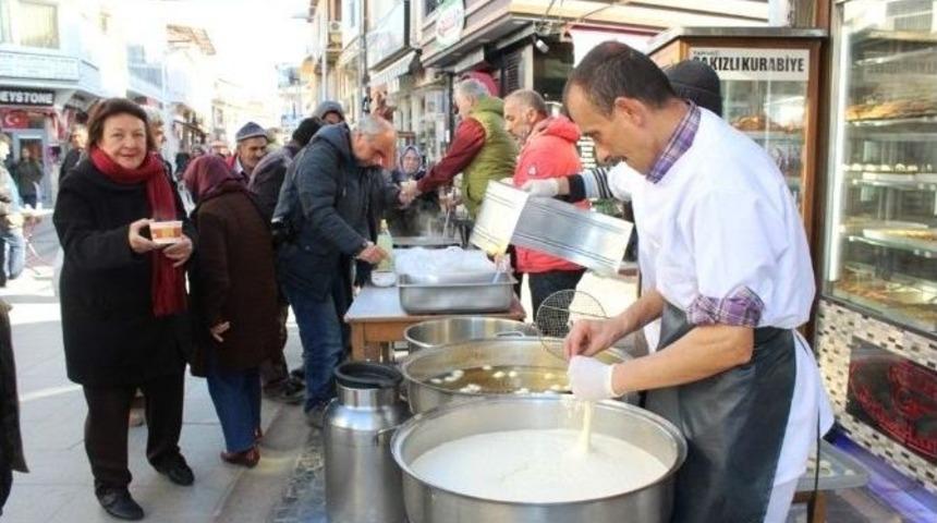 Şehit Polisler İ&ccedil;in Ayvalıklı Esnaftan Hayır