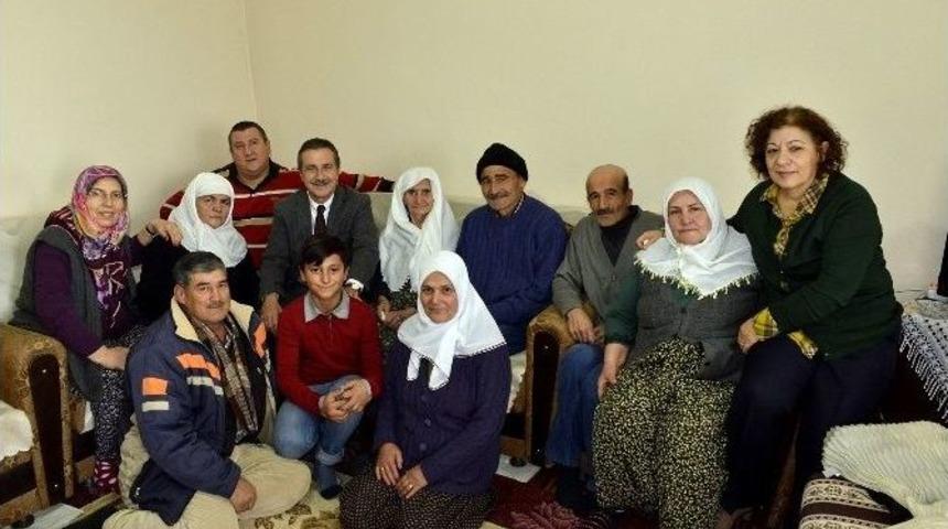 Başkan Ata&ccedil; 93 Yaşındaki Feride Teyzeyi Ziyaret Etti