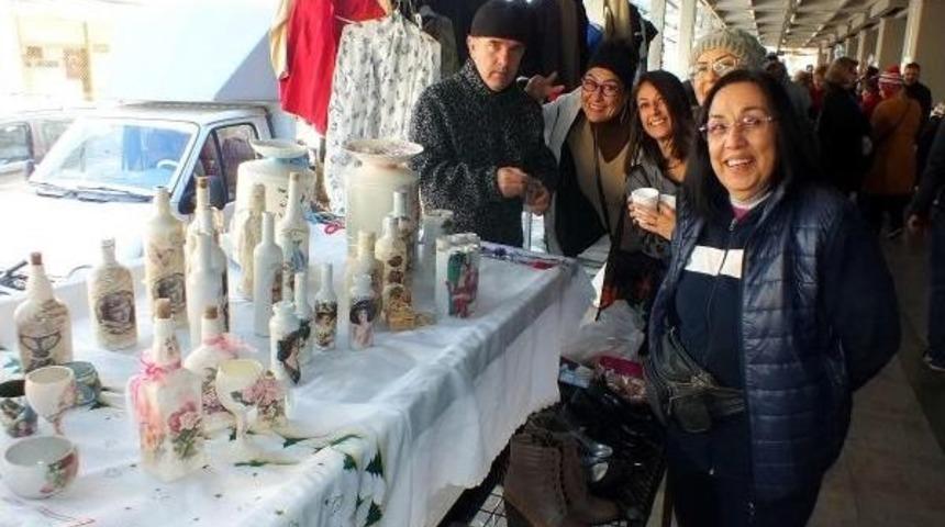 Tüylü Dostlar Için Noel Pazarı