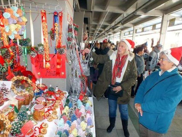 Tüylü Dostlar Için Noel Pazarı