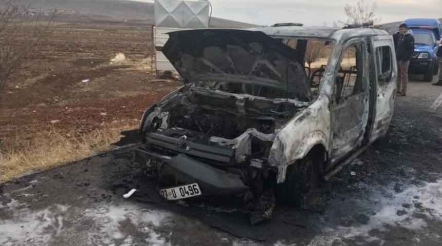 Seyir Halindeki Ara&ccedil; Alev Aldı