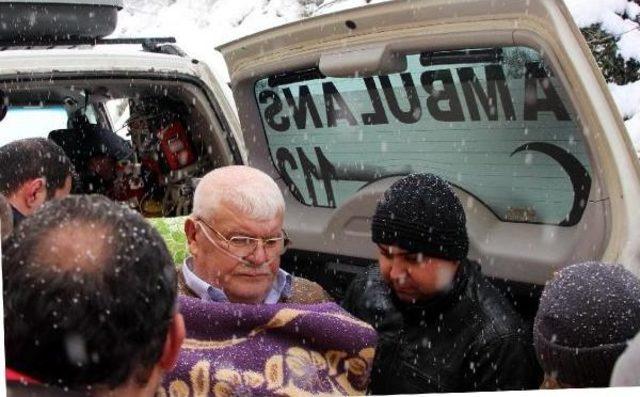 Kalp Hastası Şehit Babası, Paletli Ambulansla Hastaneye Kaldırıldı