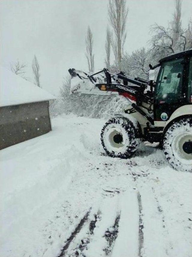 Kale Belediyesi Kar Temizleme Çalışmalarına Aralıksız Devam Ediyor