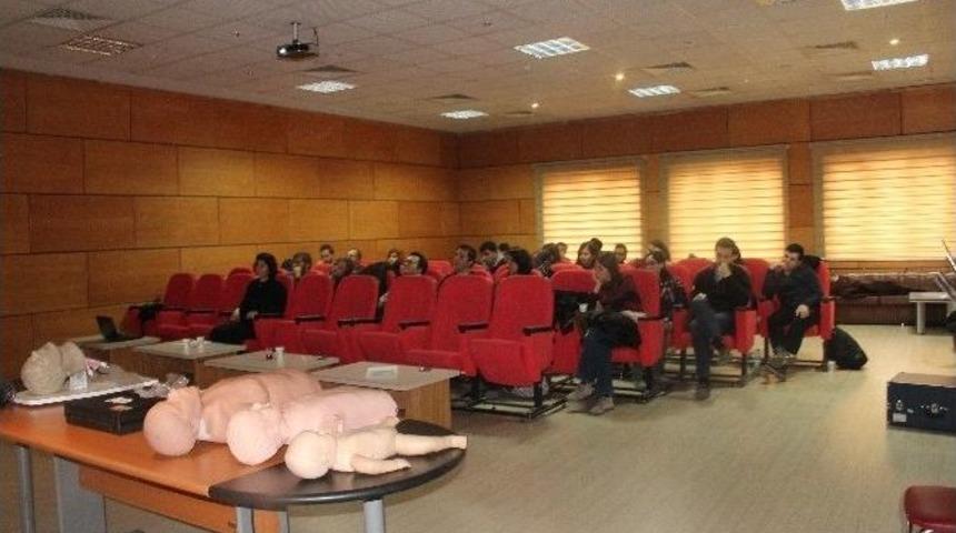 Pratisyen Hekimlere &ldquo;acil Servis&rsquo;e Başvuran Olgular Ve Yaklaşım&rdquo; Eğitimi Verildi