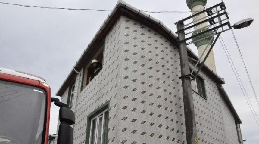 Namaz Sonrası Cami Lojmanda &Ccedil;ıkan Yangın Korkuttu