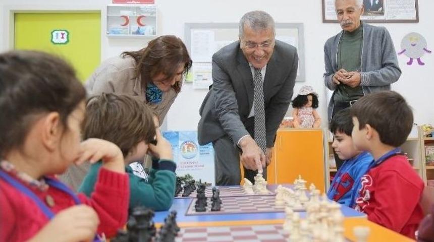 Mezitli Belediyesi&rsquo;nden Miniklere Satran&ccedil; Kursu