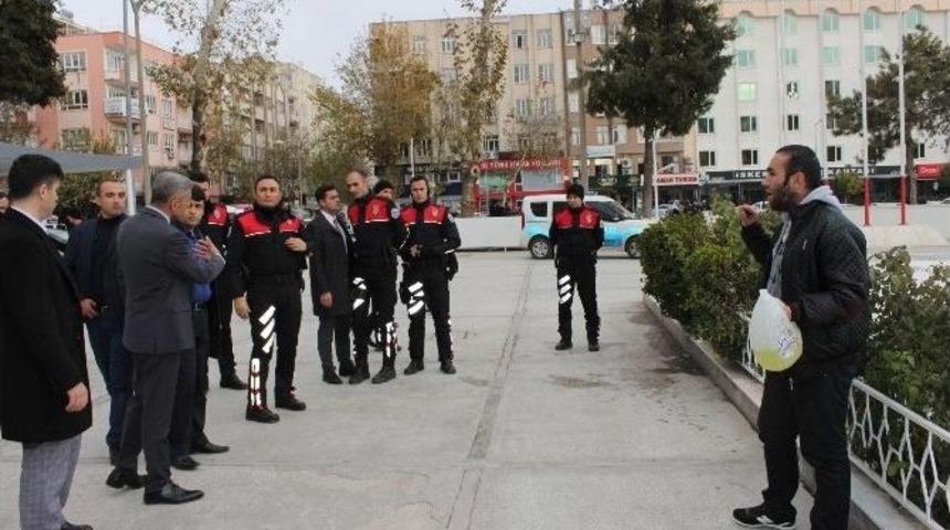 &Uuml;zerine Benzin D&ouml;k&uuml;p Kendini Yakmak İstedi