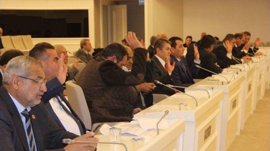 Chp&rsquo;li &Uuml;yelerin Grup Kararı, Belediye Meclis &Uuml;yelerini G&uuml;ld&uuml;rd&uuml;