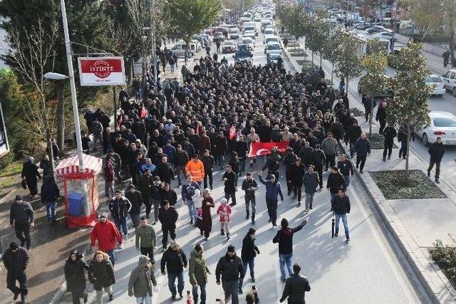 Esenyurt’ta Binlerce Vatandaş Terörü Lanetledi