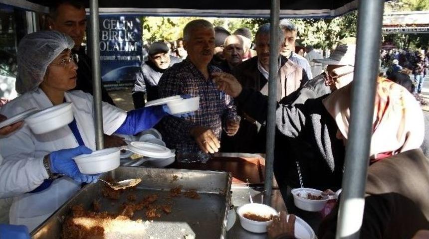 B&uuml;y&uuml;kşehir Halep Şehitleri İ&ccedil;in Helva Dağıttı