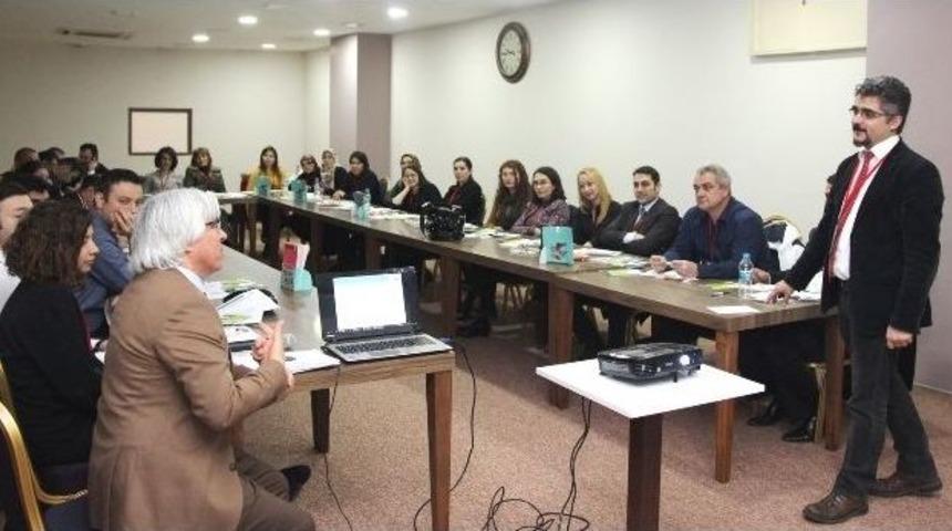 Uşak&rsquo;ta Bebek &Ouml;l&uuml;mlerini &Ouml;nleme &Ccedil;alıştayı Yapıldı