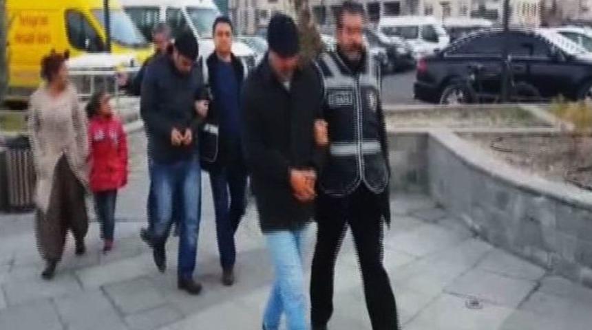 Otomobilden 400 Bin Tl &Ccedil;alan Hırsızlar Yakalandı