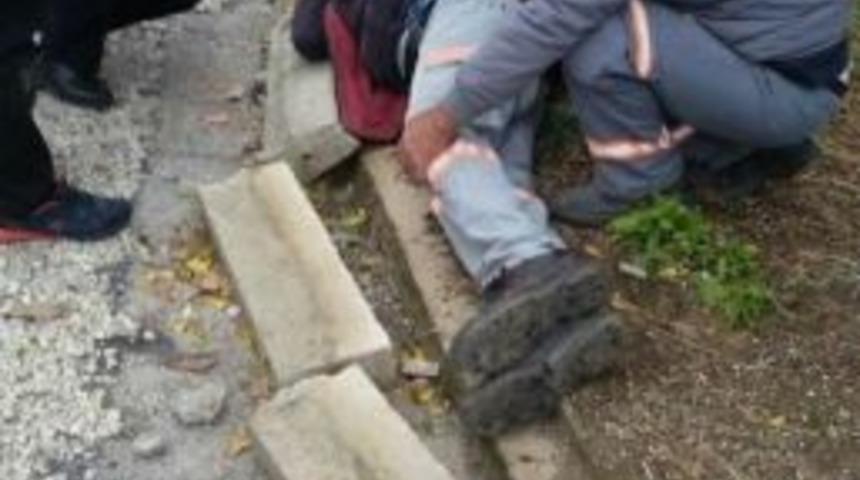 Belediye &Ccedil;alışanını Sokak Ortasında Sırtından Bı&ccedil;akladılar