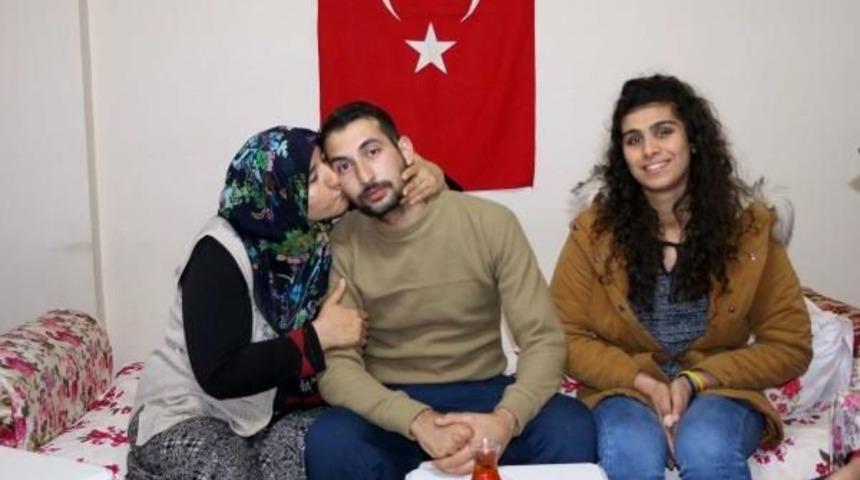 Fırat Kalkanı'nda Yaralanan Uzman &Ccedil;avuş Baba Evine Getirildi