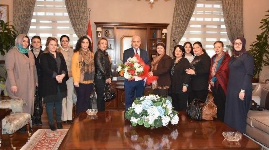 Vali G&uuml;ven&ccedil;er Ak Partili Kadınlar Ve Gen&ccedil;leri Ağırladı
