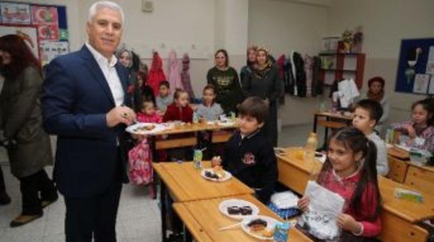 Başkan Burada Karavanı Nil&uuml;fer&rsquo;in 64 Mahallesini Gezdi