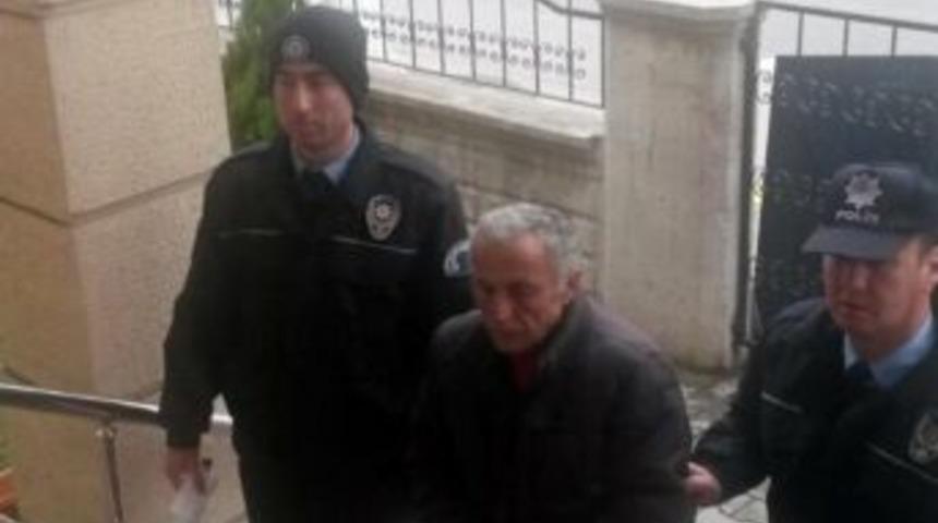 Ev Sahibini Bı&ccedil;akla Tehdit Edip Tablet Bilgisayar &Ccedil;aldı