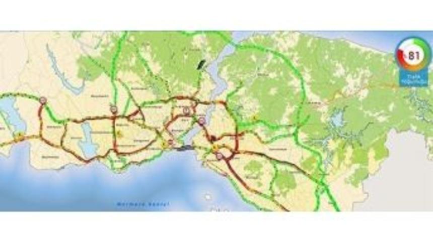 İstanbul&rsquo;da Kar Yağışıyla Birlikte Trafik Durma Noktasına Geldi