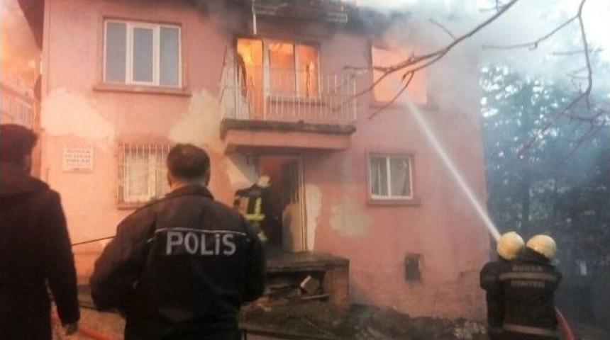 Suriyeli Ailenin Kaldığı Ev Alev Alev Yandı