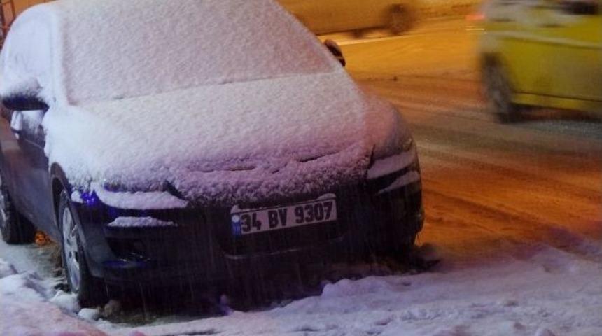 Van&rsquo;da Kar Yağışı