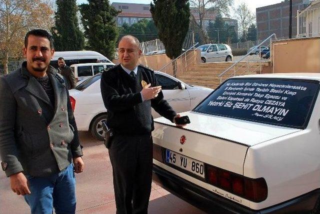 Polise Destek İçin Arabasına “biz Cezaya Razıyız, Siz Yeter Ki Şehit Olmayın” Yazdı